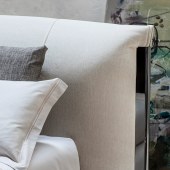 意式轻奢磨砂布软床 主卧双人床金属饰边设计师床宽屏床